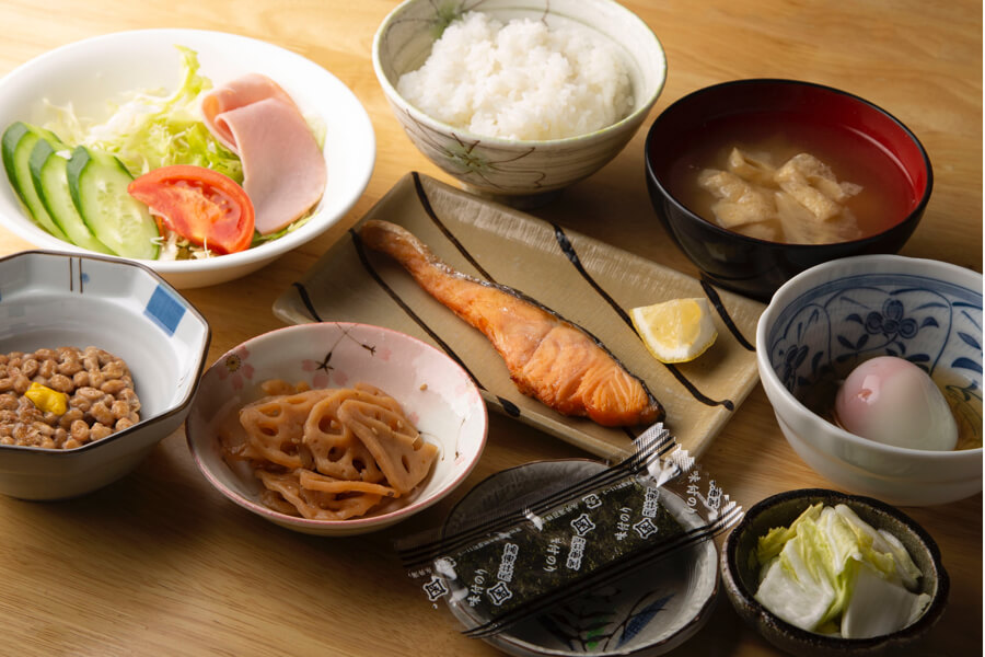 日本海の新鮮な魚と里山の豊かな恵み、お肉や野菜をお楽しみいただけます。