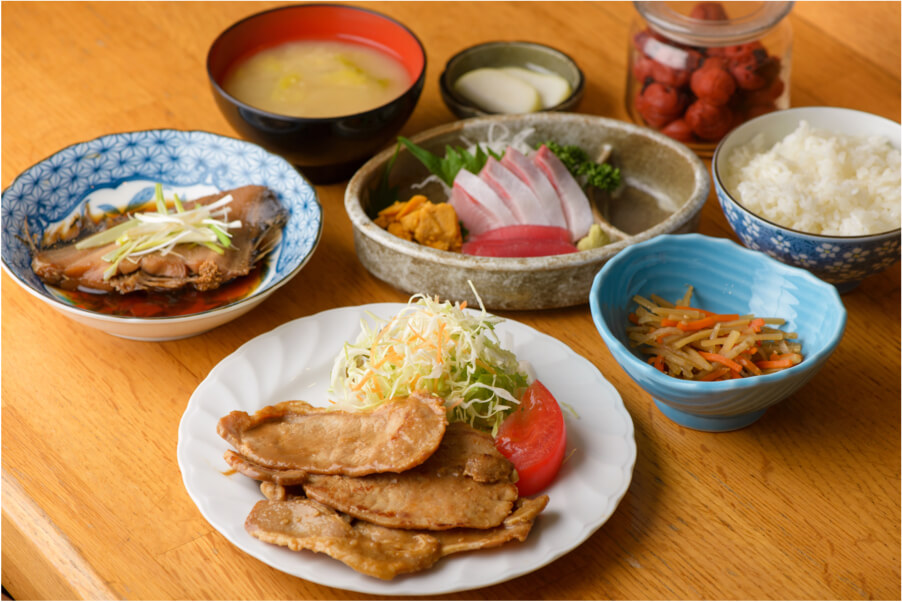 日本海の新鮮な魚と里山の豊かな恵み、お肉や野菜をお楽しみいただけます。